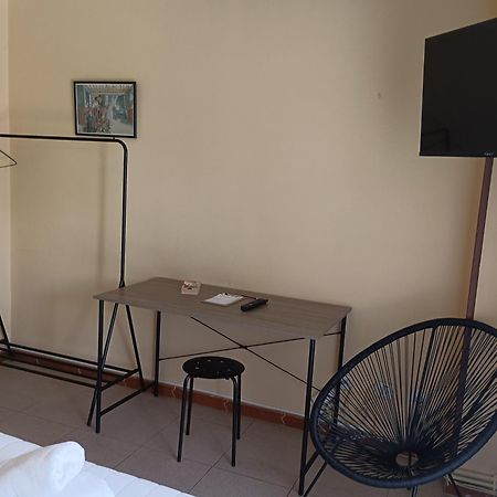 Hostal Pension Mar De Plata Lugo Bagian luar foto