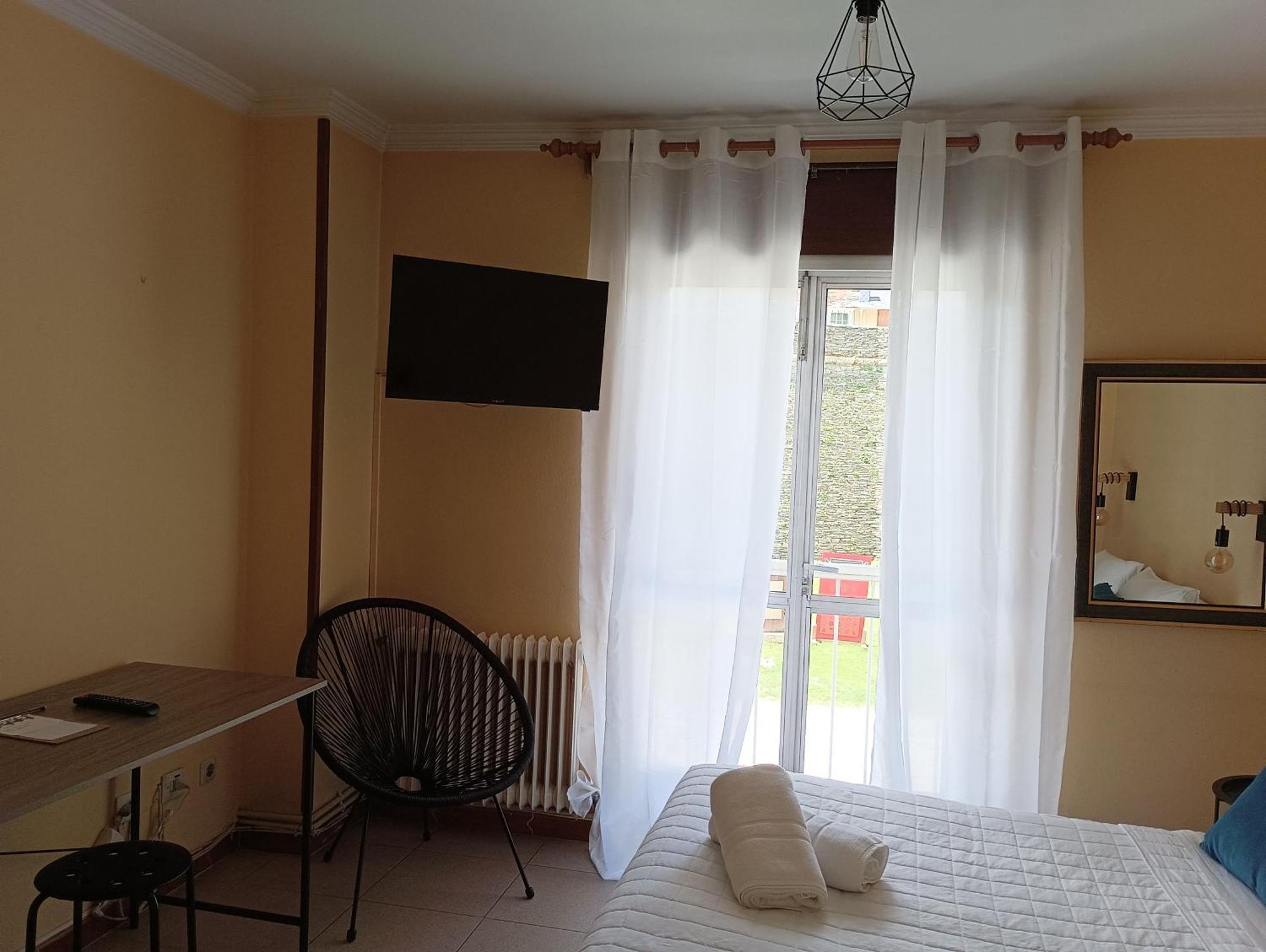 Hostal Pension Mar De Plata Lugo Bagian luar foto